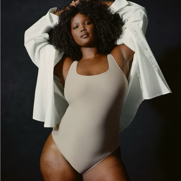 NWT Abercrombie & Fitch Soft Matte Seamless Squareneck Bodysuit Brown sz M - Picture 1 of 4